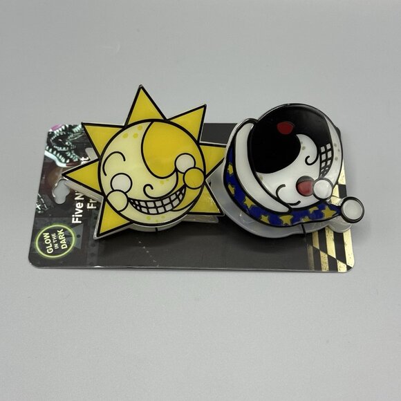 Five Nights At Freddy's Sun & Moon Glow-In-The-Dark Claw Hair Clip NEW - Picture 3 of 6